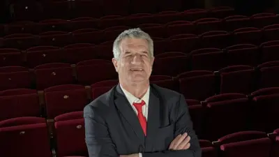 Jean Lassalle: From Politics to One-Man Show, a Stage Conversion